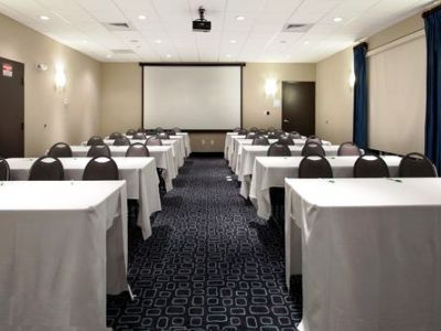 Hotel Holiday By Ihg 3*
